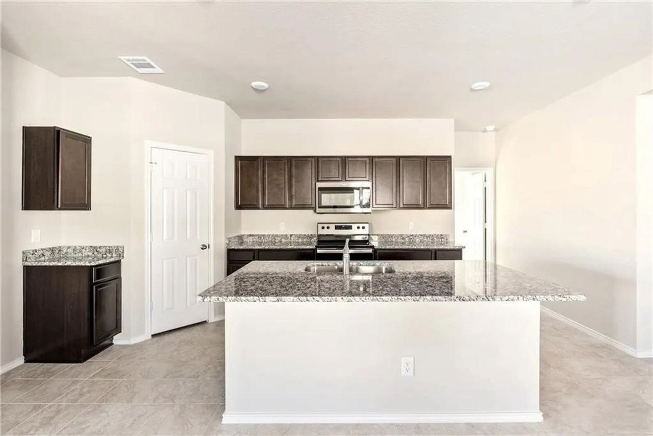 1706 Jarma Dr - Photo 6 of 12