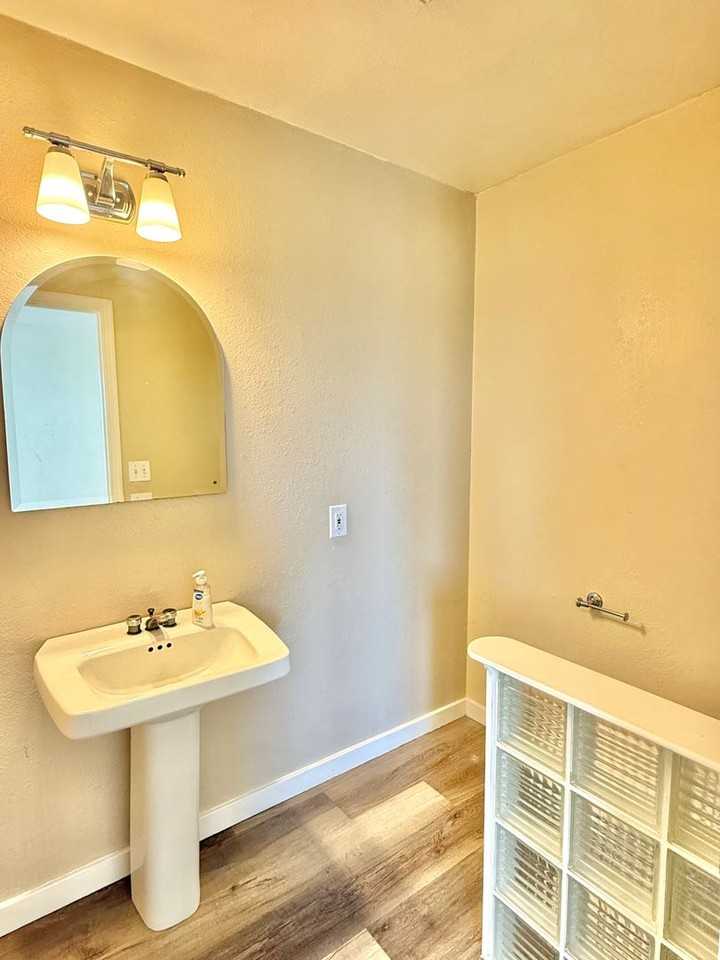 3070 Chronicle Ave - Photo 6 of 33