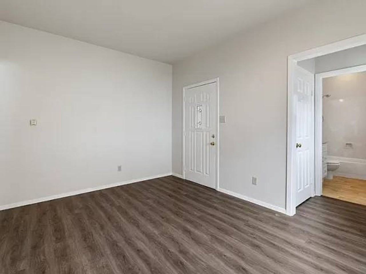 1619 Fairview St - Photo 4 of 11