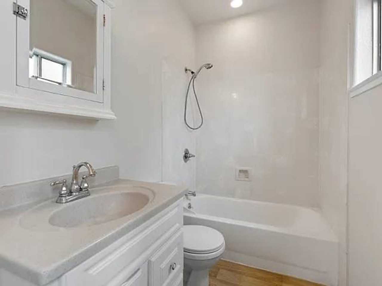 1619 Fairview St - Photo 5 of 11