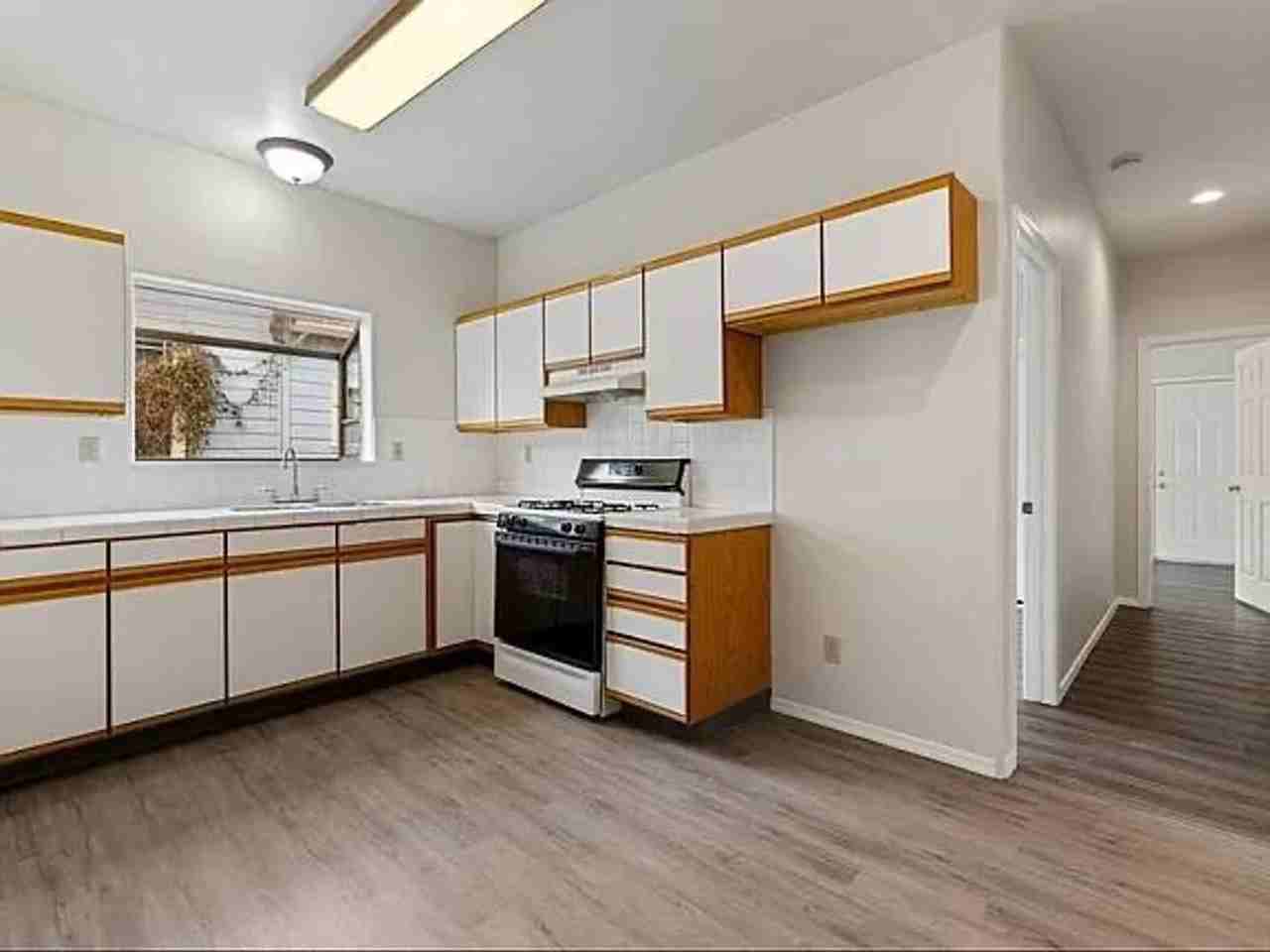 1619 Fairview St - Photo 7 of 11