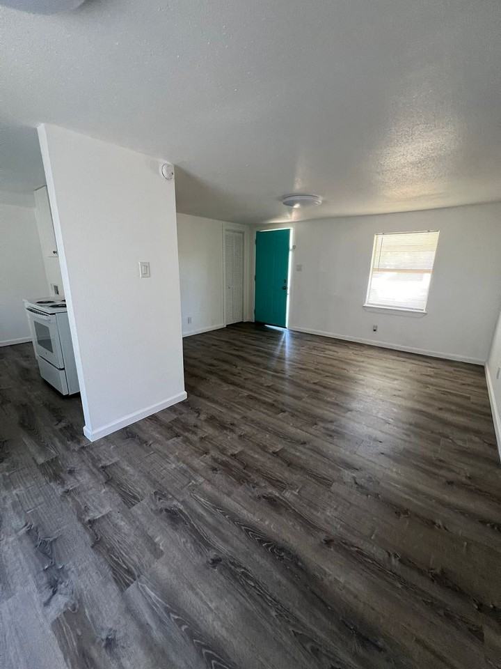 405 Thornton - Photo 2 of 9