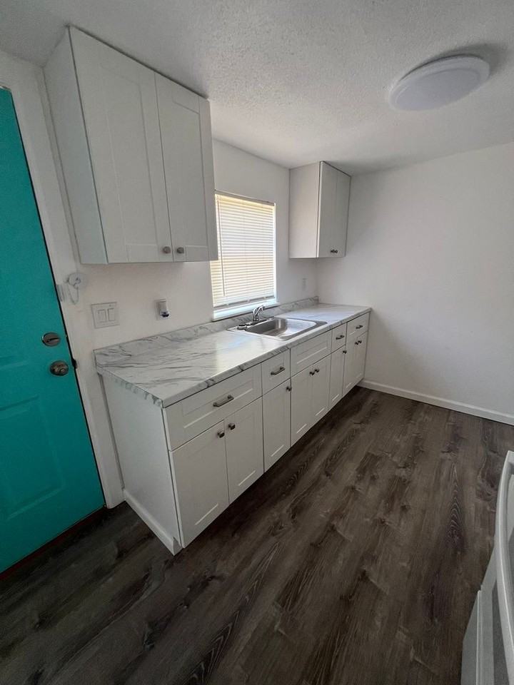 405 Thornton - Photo 3 of 9