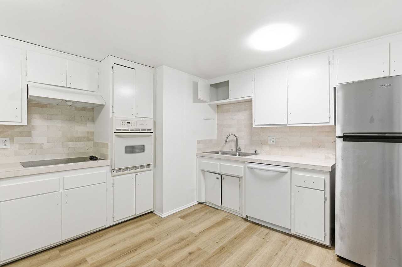 1015 S Westgate Ave - Photo 4 of 30