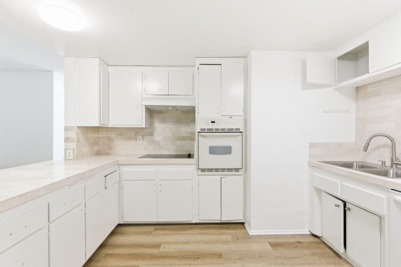 1015 S Westgate Ave - Photo 5 of 30