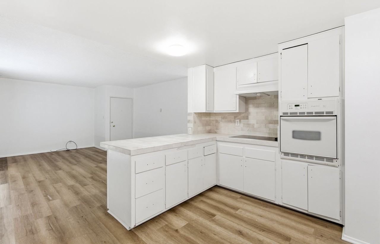1015 S Westgate Ave - Photo 6 of 30