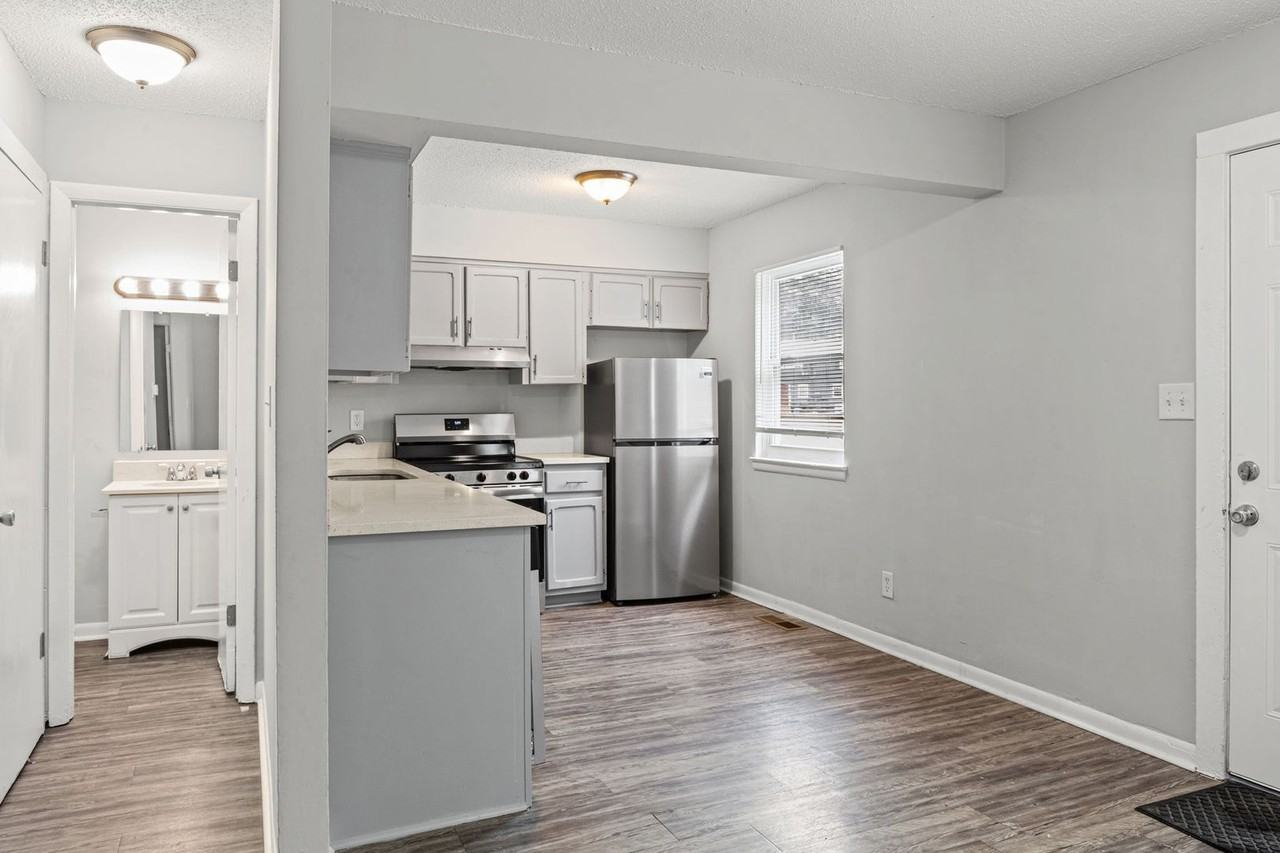 2444 N 38th St - Photo 4 of 26