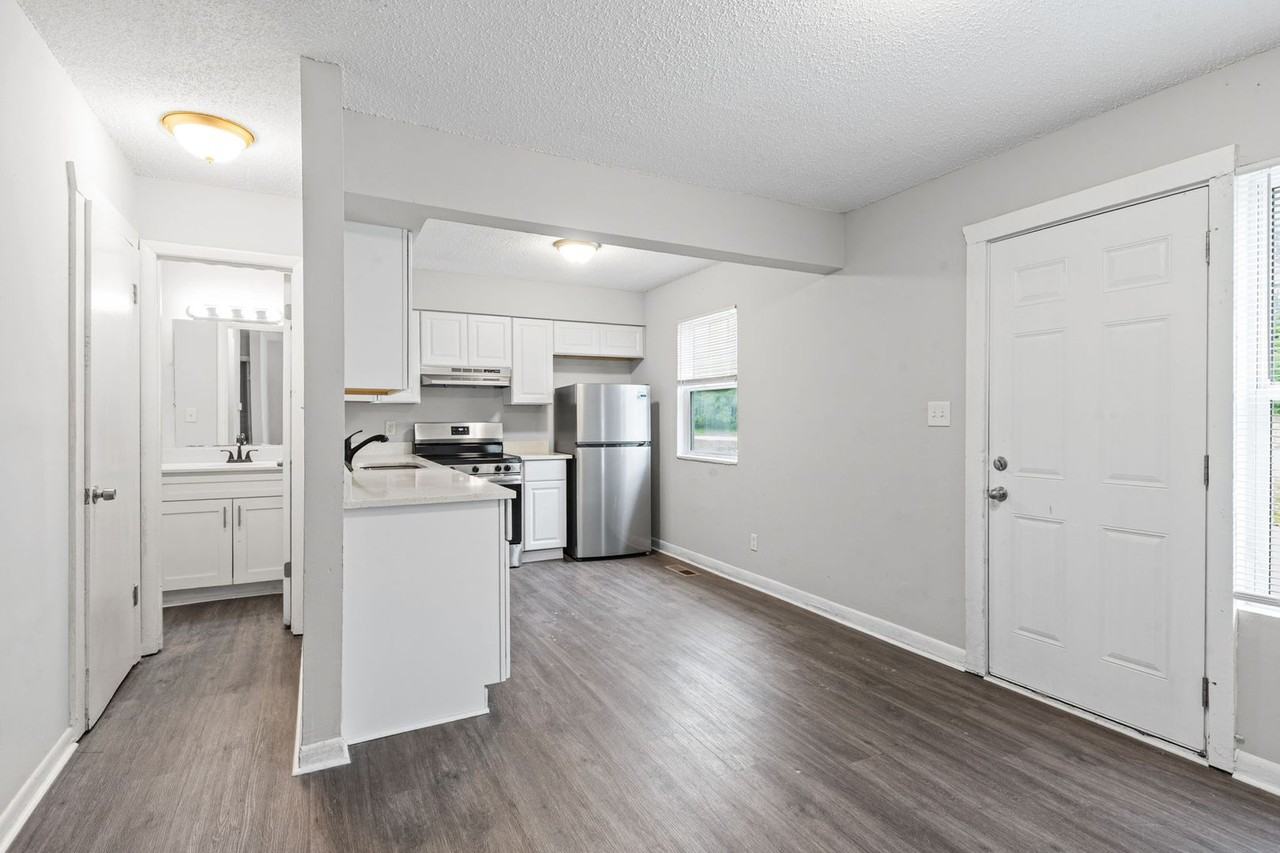 2472 N 38th St - Photo 3 of 27