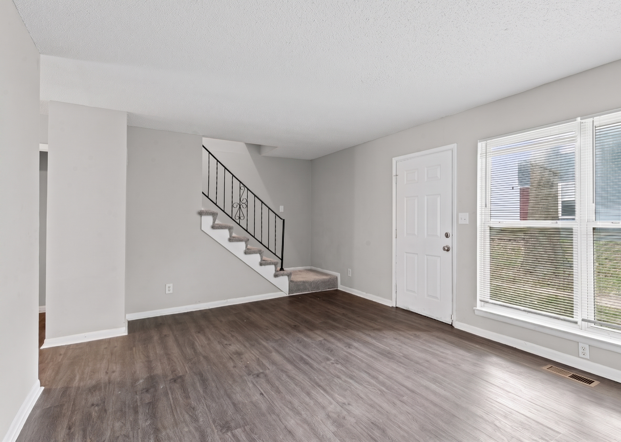 2472 N 38th St - Photo 7 of 27