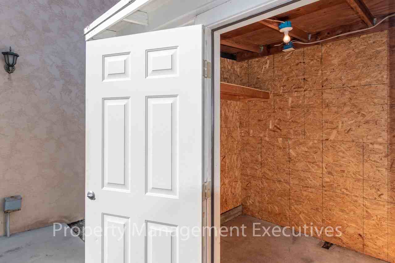 4434 1/2 40th St - Photo 2 of 10