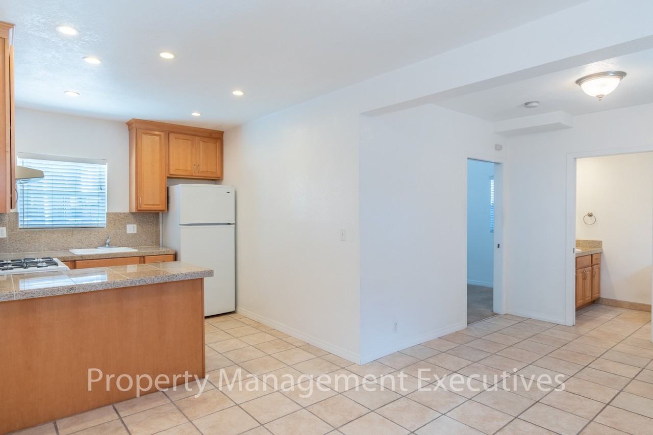 4434 1/2 40th St - Photo 3 of 10