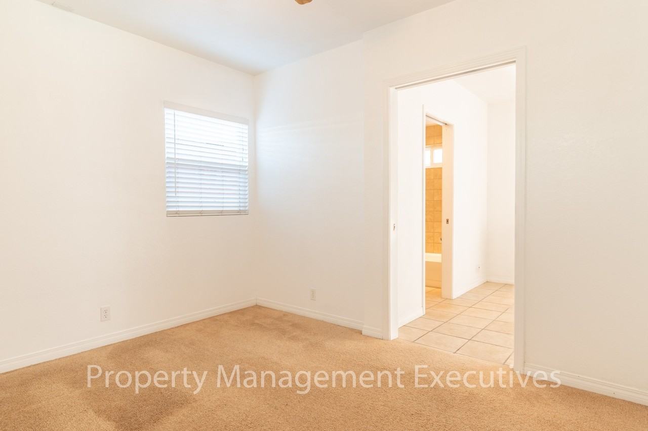 4434 1/2 40th St - Photo 7 of 10