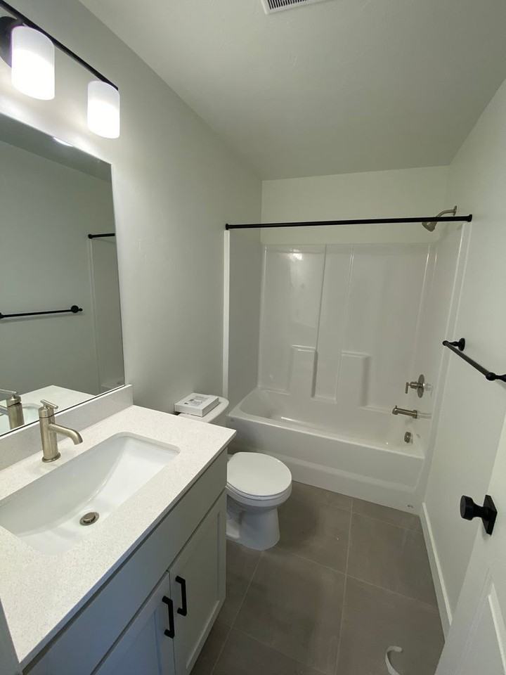 518 S 1040 W - Photo 3 of 17