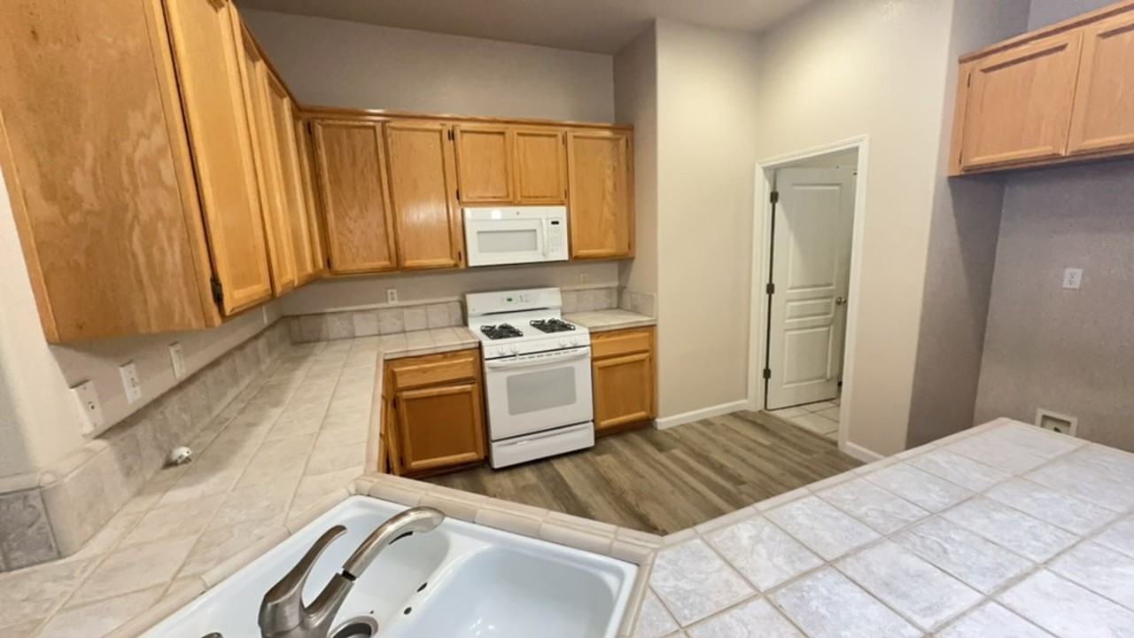 99 Jarvis Cir - Photo 2 of 24