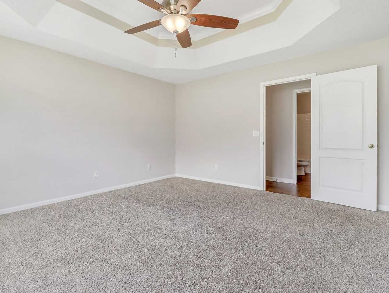 127 Williams Ave - Photo 6 of 37