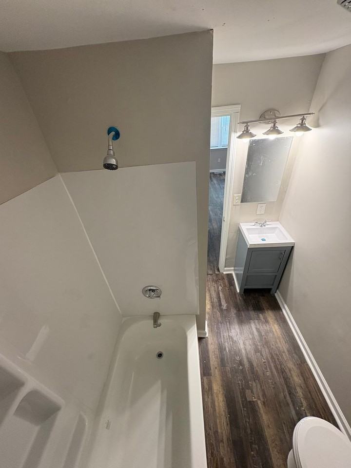 2365 N Goodlet Ave - Photo 4 of 11