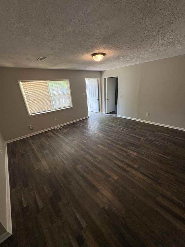 2365 N Goodlet Ave - Photo 6 of 11
