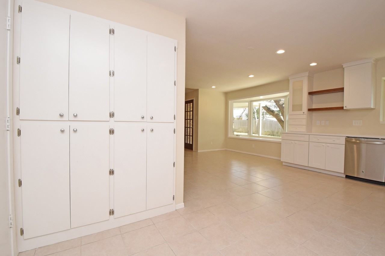 12005 Cabana Ln - Photo 7 of 42