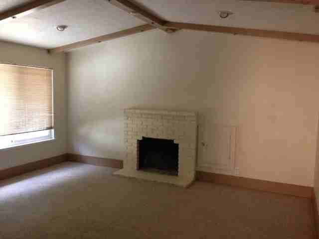 425 N Hickory Ave - Photo 4 of 10