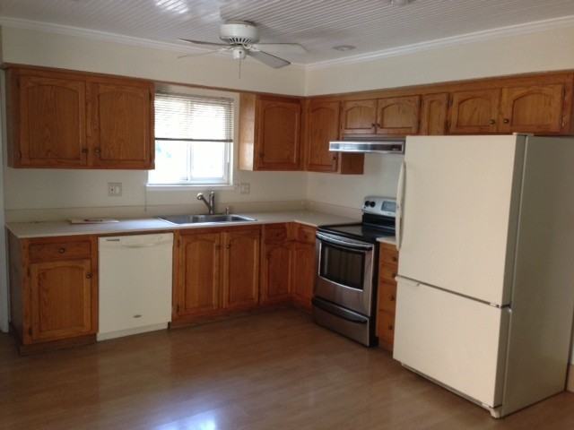 425 N Hickory Ave - Photo 5 of 10