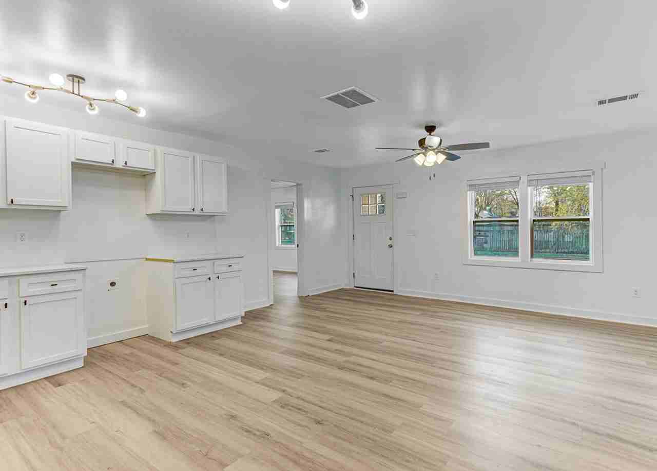 3512 Wilshire Rd - Photo 4 of 20