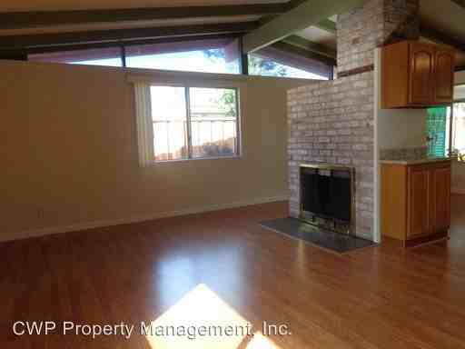 861 Quantas Ln - Photo 2 of 12