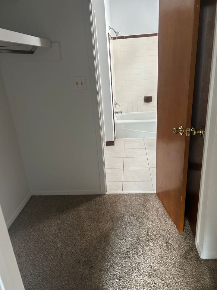 11 Poulton Dr Nw #F - Photo 4 of 11