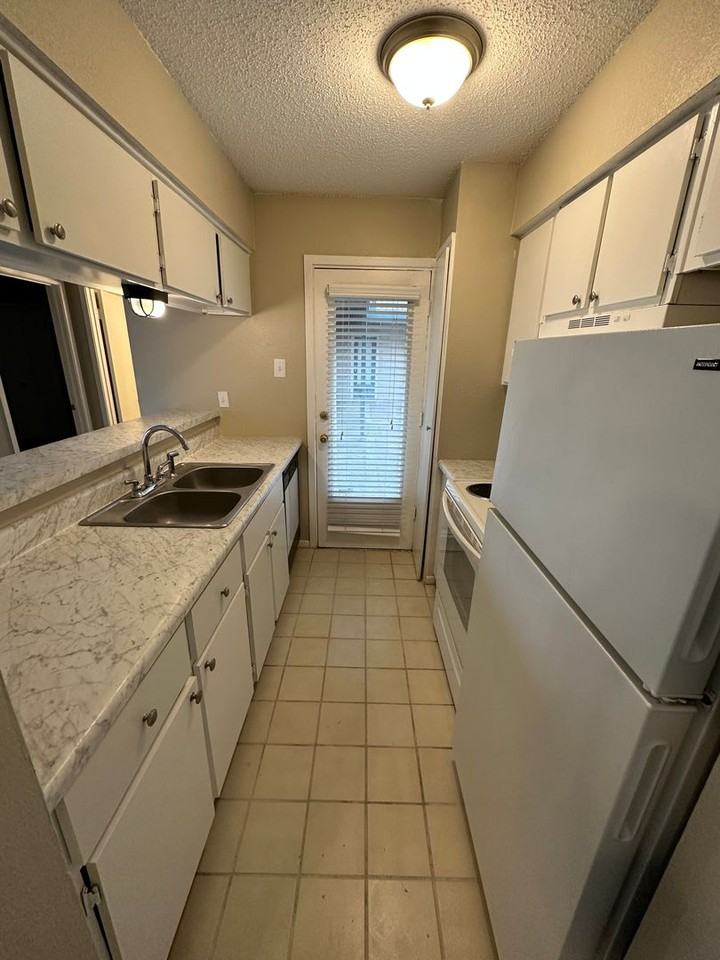 6680 Whispering Oak Pl - Photo 4 of 7