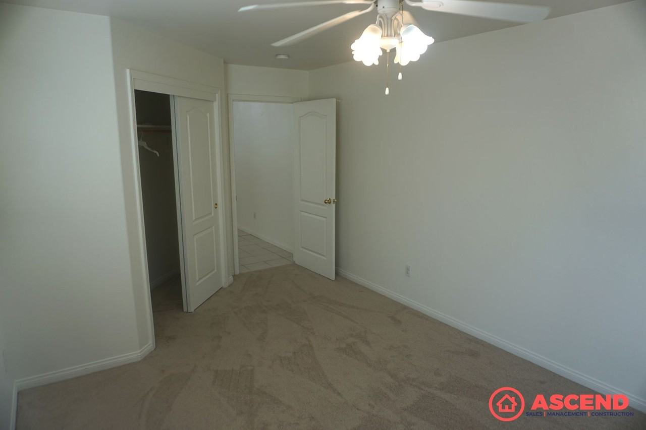 11805 Wethersfield St - Photo 4 of 20