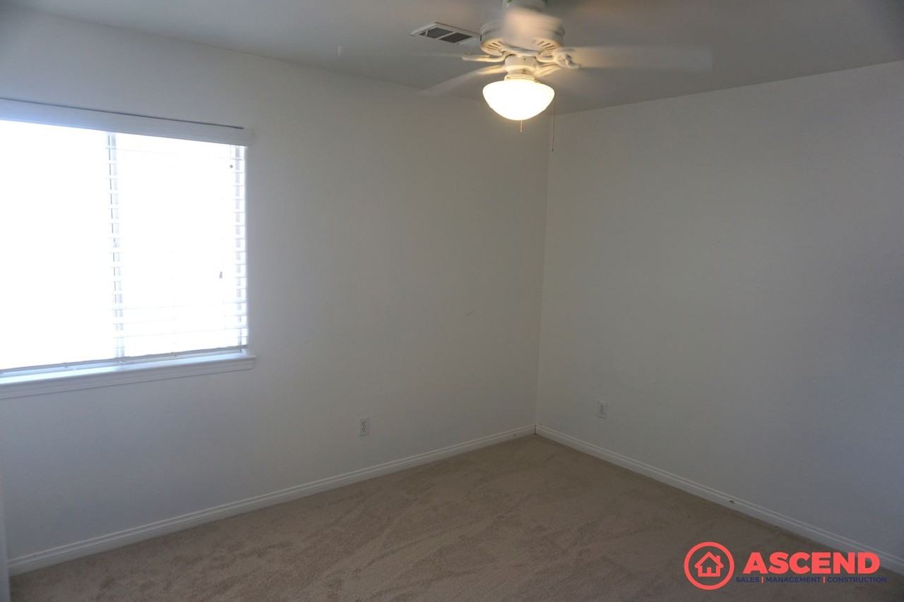 11805 Wethersfield St - Photo 7 of 20