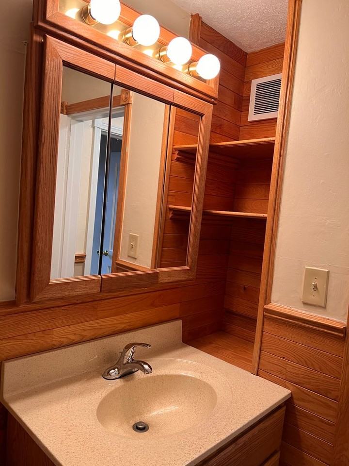 155 N Roanoke Ave - Photo 3 of 24