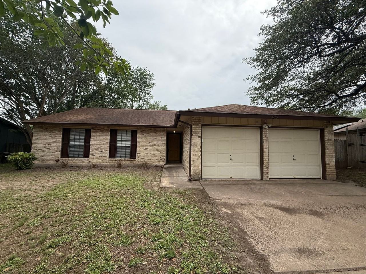305 Kimberly Dr - Photo 2 of 31
