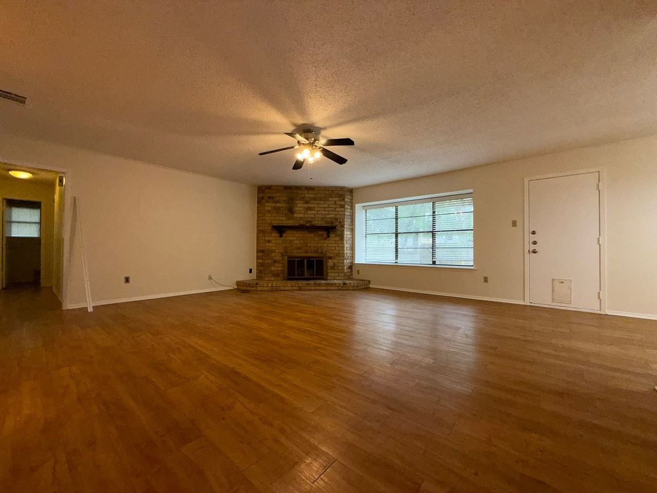 305 Kimberly Dr - Photo 3 of 31