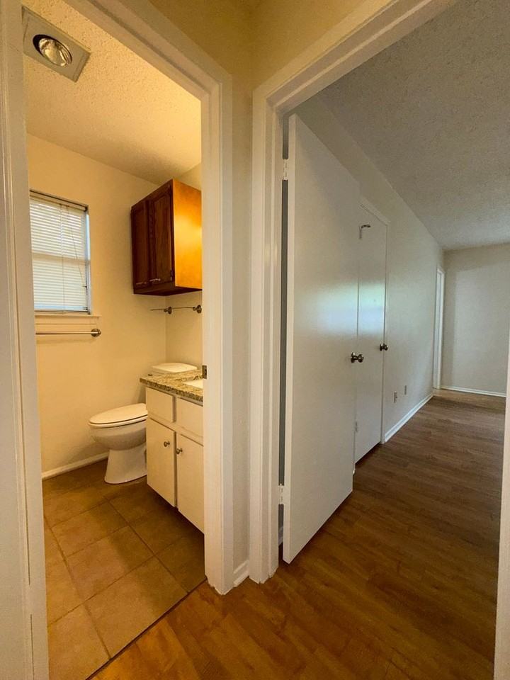 305 Kimberly Dr - Photo 4 of 31