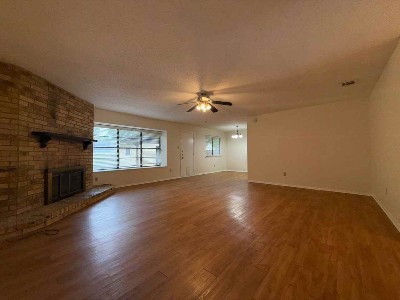 305 Kimberly Dr - Photo 5 of 31