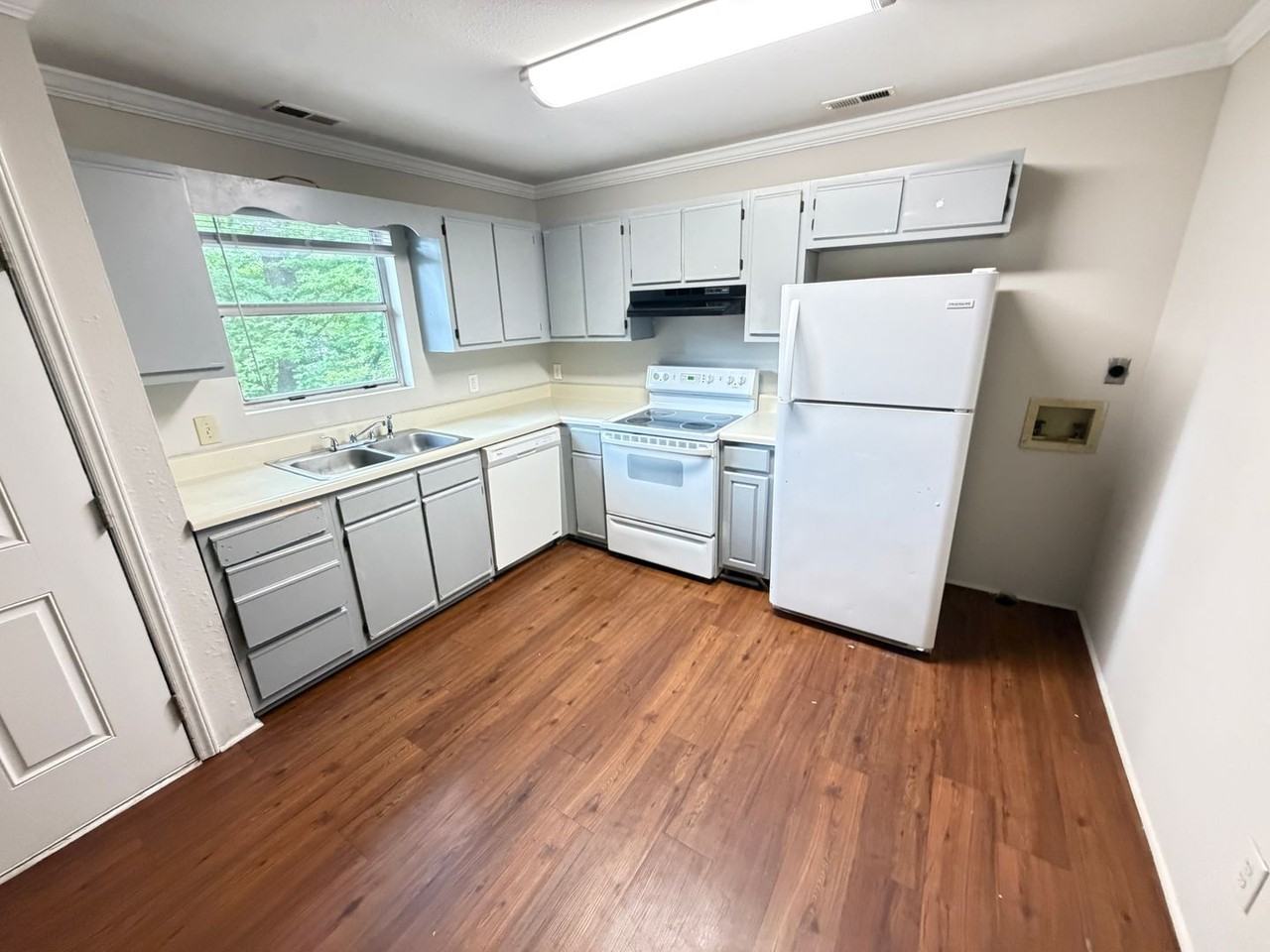 1300 Old Concord Rd - Photo 3 of 9