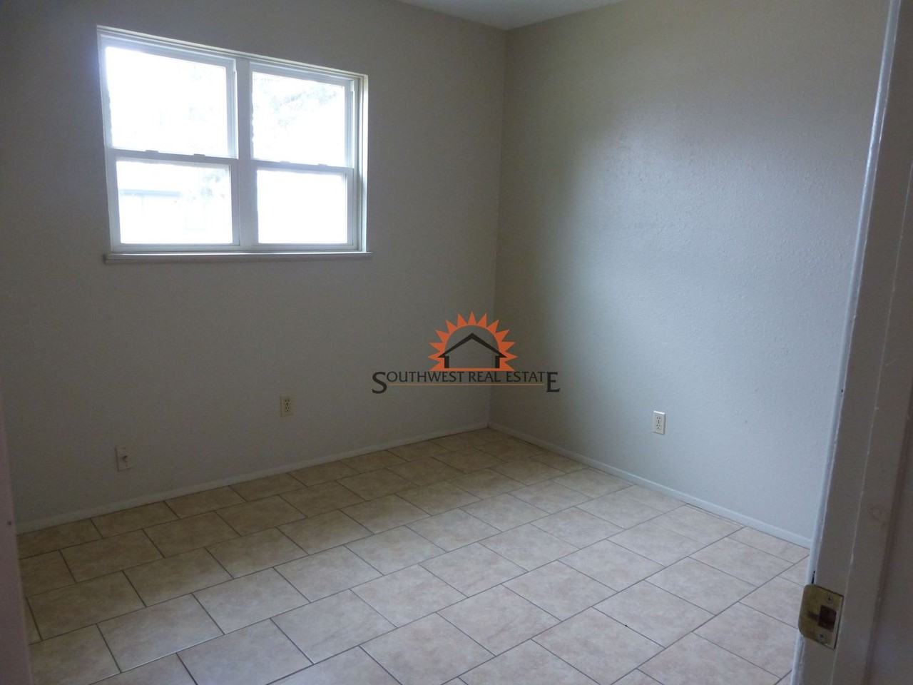 3104 Duckworth Ave - Photo 6 of 18