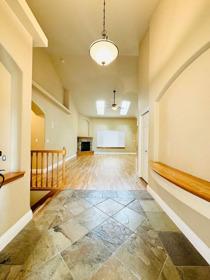 4960 Hornbeam Ct - Photo 2 of 32