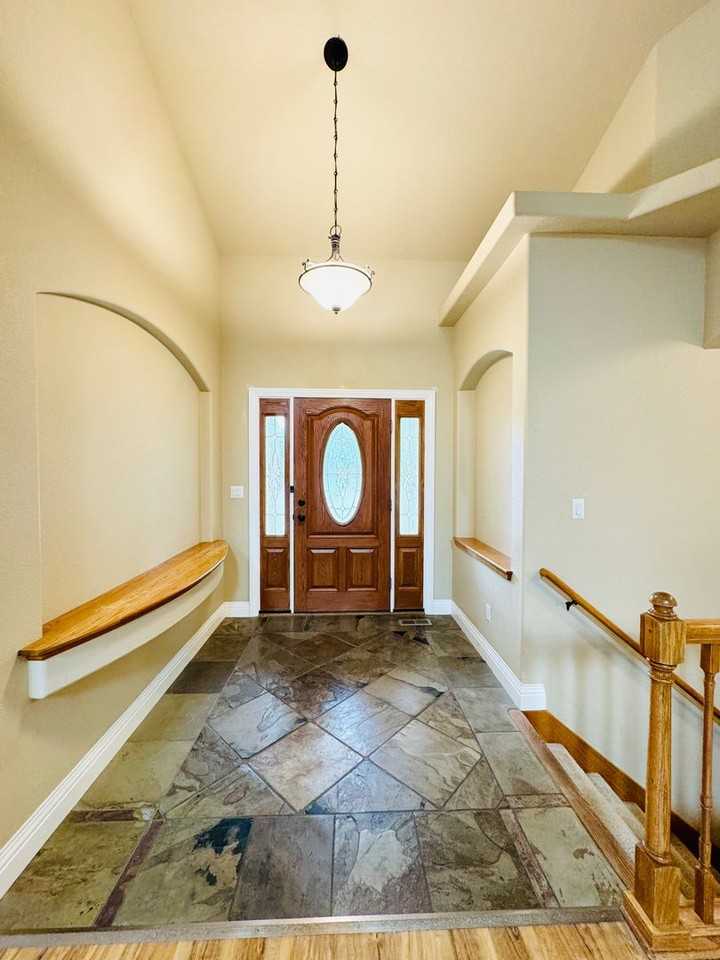 4960 Hornbeam Ct - Photo 3 of 32