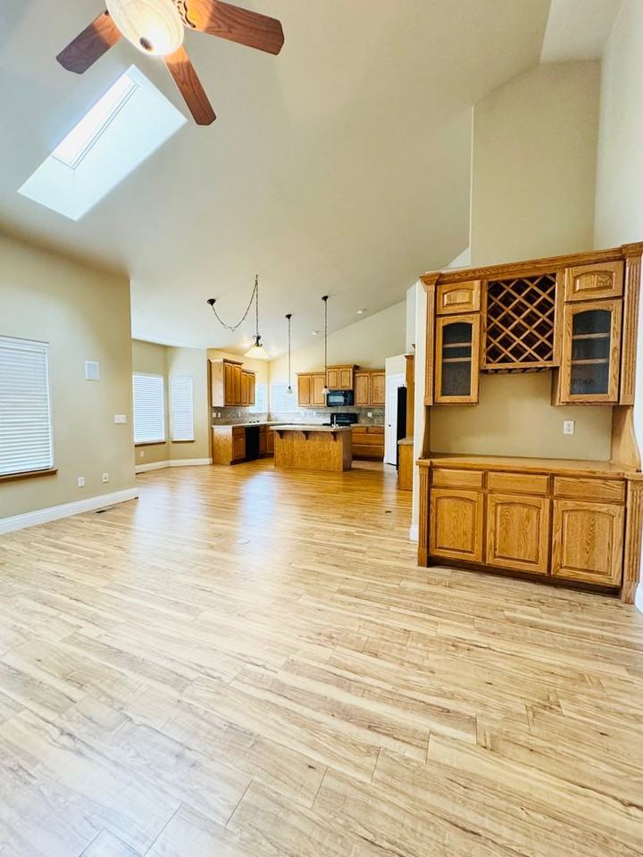 4960 Hornbeam Ct - Photo 5 of 32