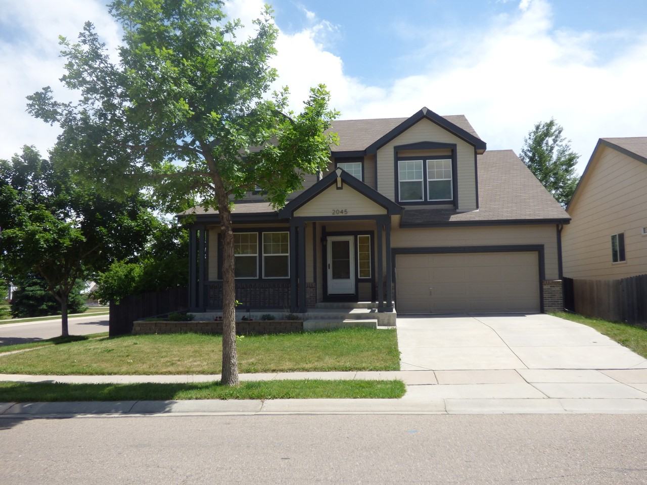 2045 Prairie Hill Dr - Photo 2 of 15