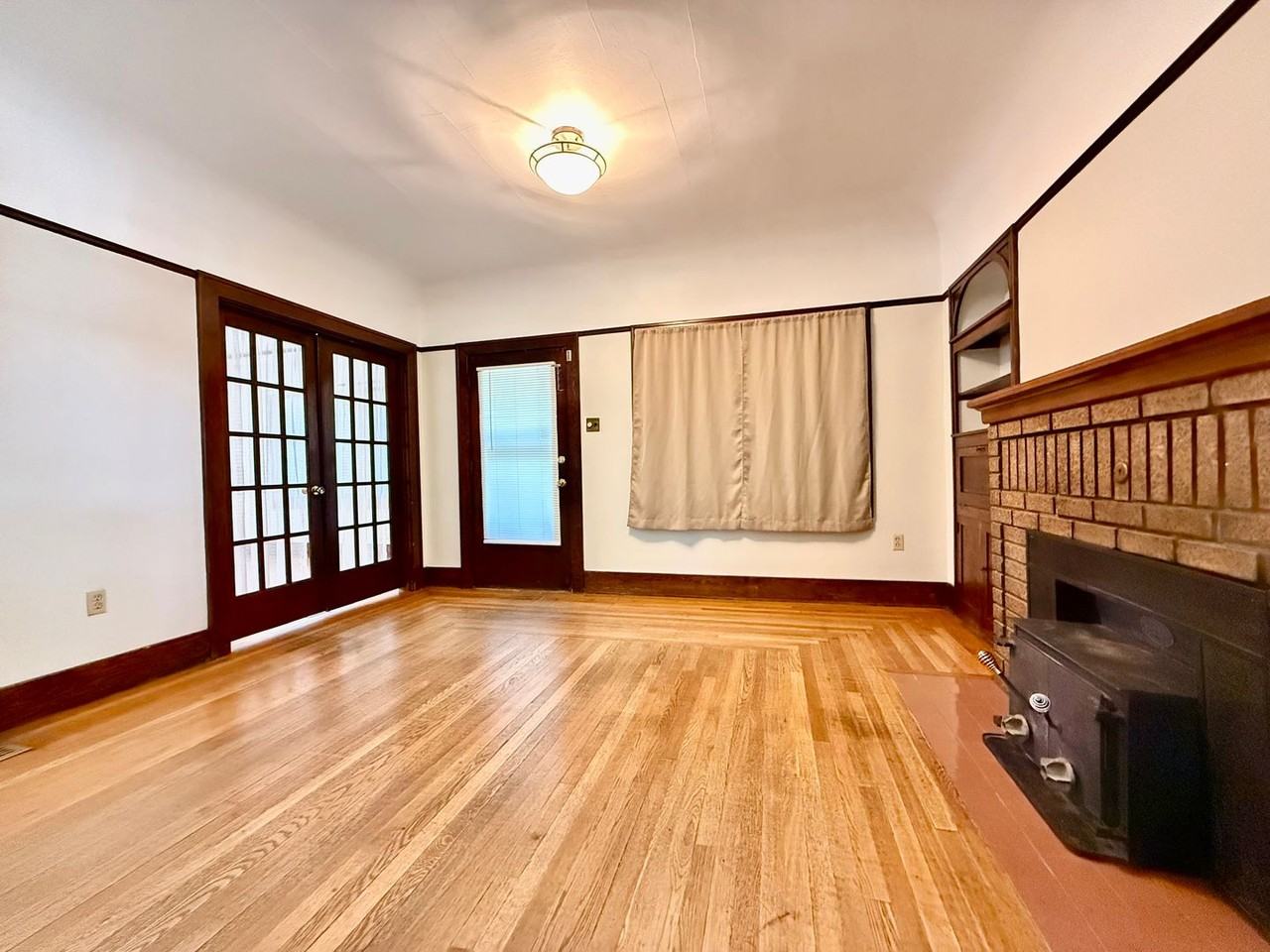 806 Spring Ave - Photo 3 of 21