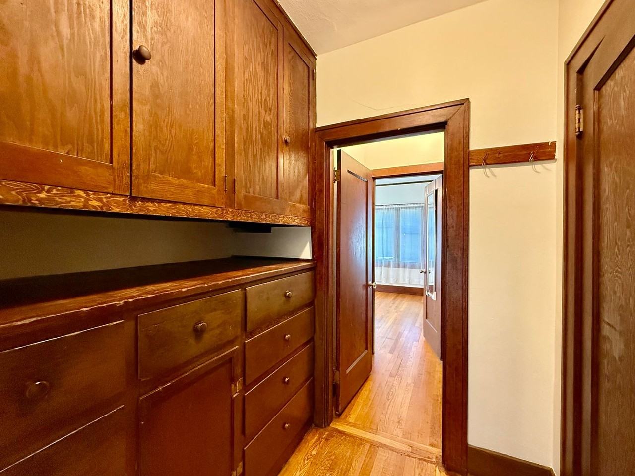 806 Spring Ave - Photo 5 of 21