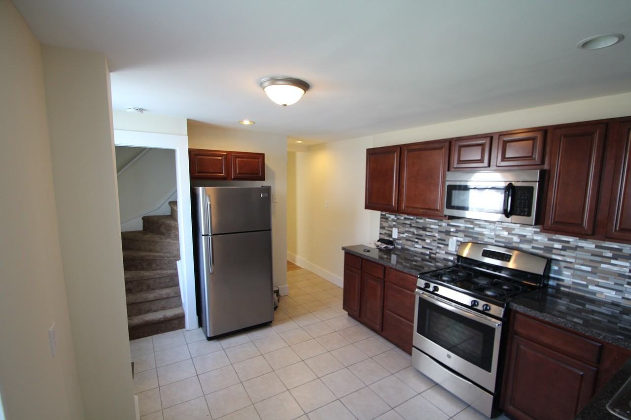 331 E Hector St - Photo 2 of 23