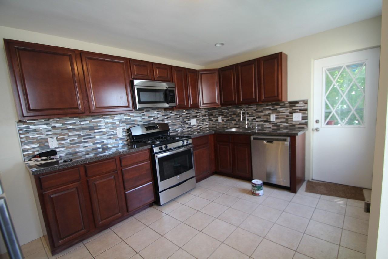 331 E Hector St - Photo 3 of 23