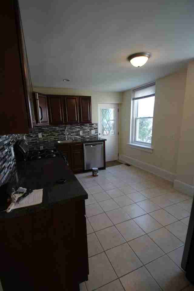 331 E Hector St - Photo 4 of 23