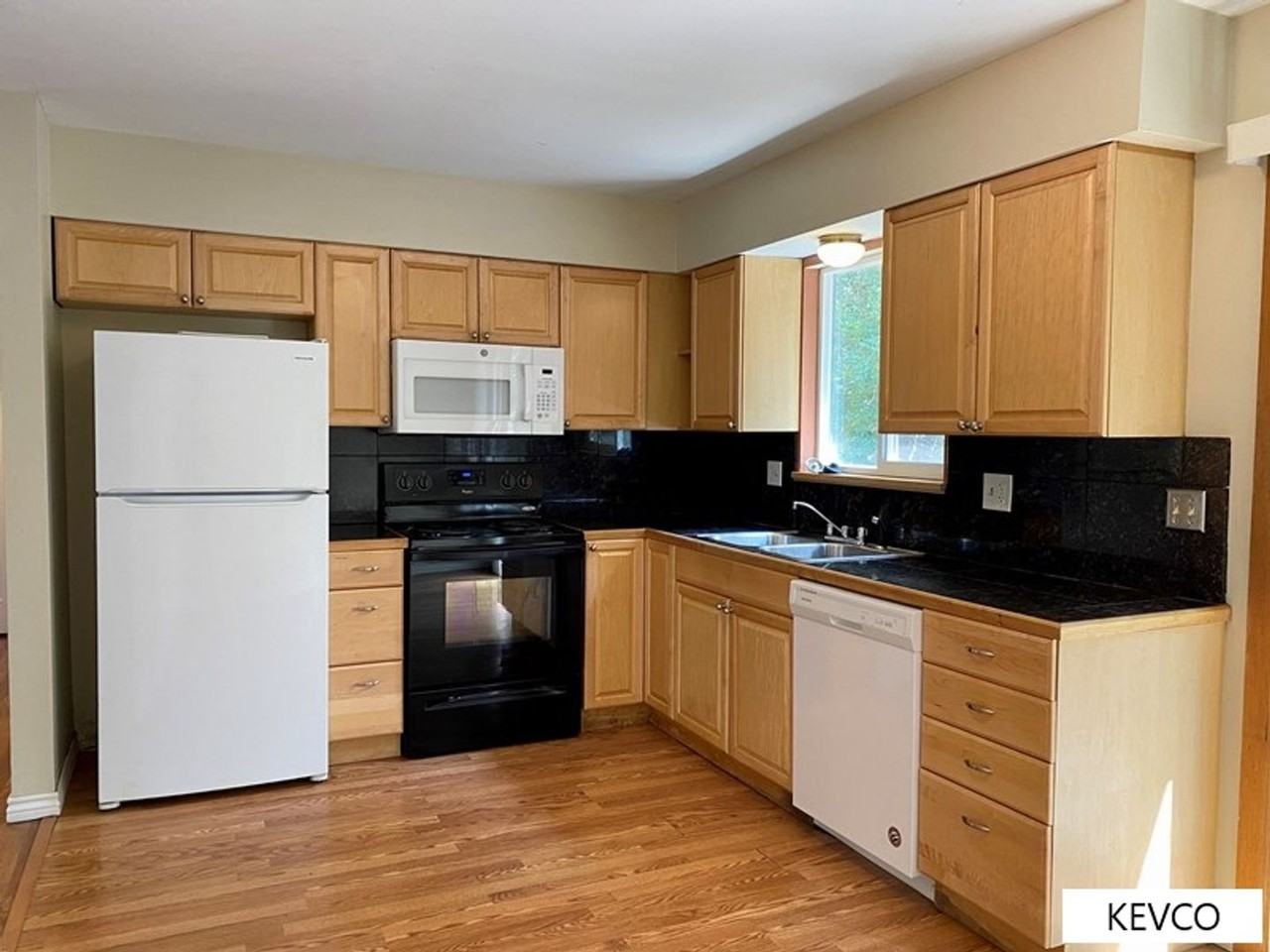 308 Briarwood Rd - Photo 4 of 21