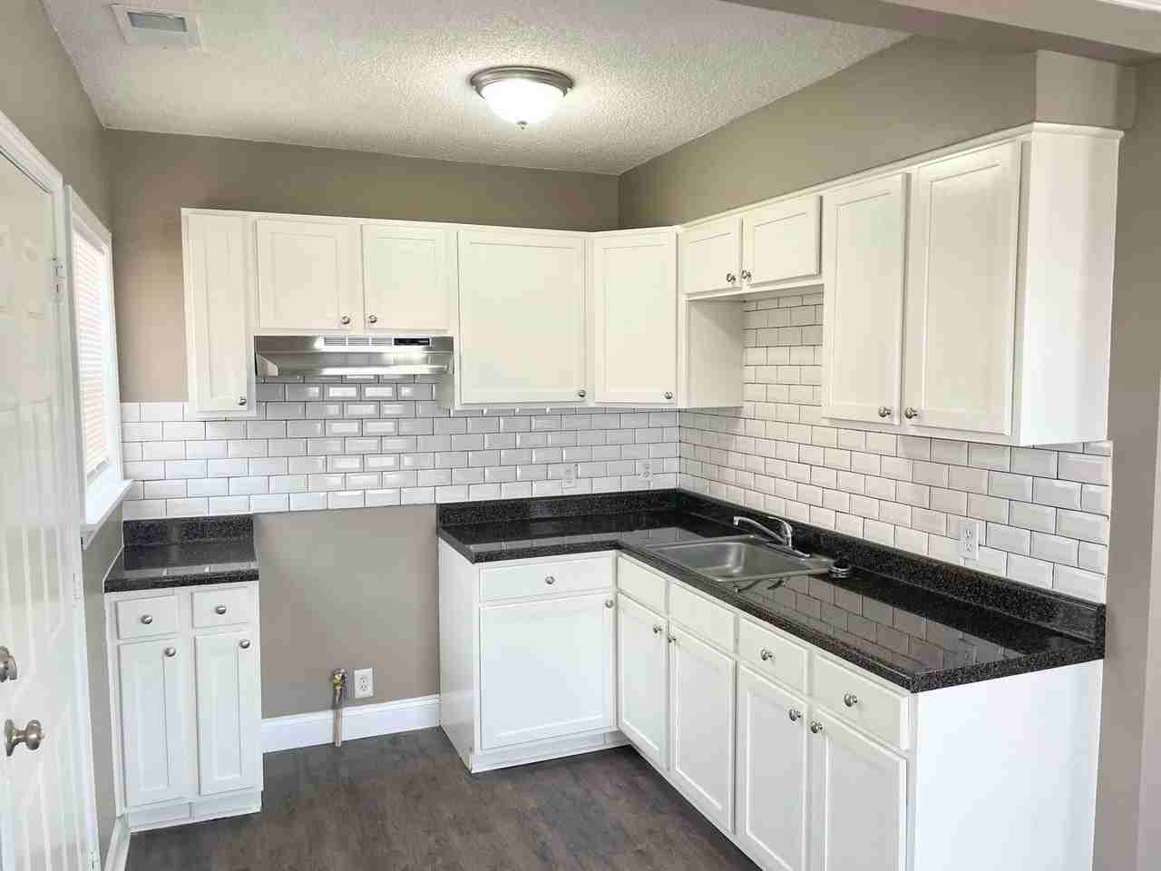 3179 Jackson Ave - Photo 3 of 10