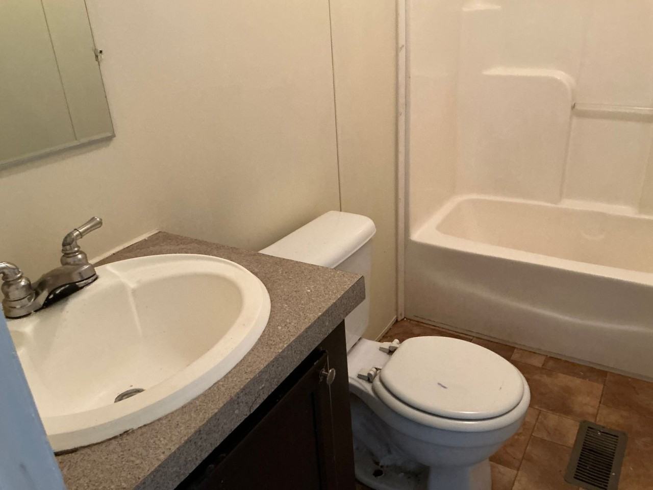 122 Garlington Cir - Photo 5 of 13