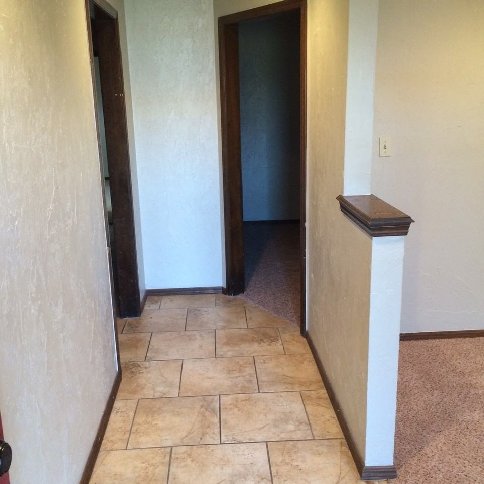 343 Woodcrest Dr - Photo 2 of 14